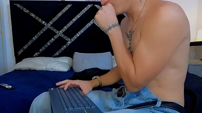 Axel_Ryder লাইভ XXX চ্যাট
