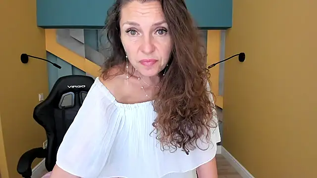 EllaLong Chat XXX in diretta