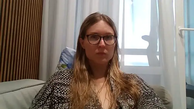 XXX chat uživo modela Jugira