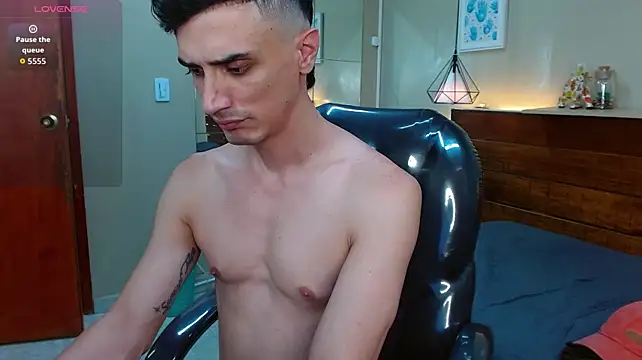 FelipeFriendly Adlı Modelin Canlı XXX Sohbeti
