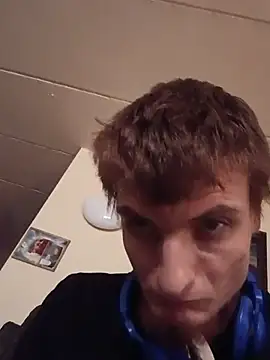 jizzyglizzy92's Webcam Show