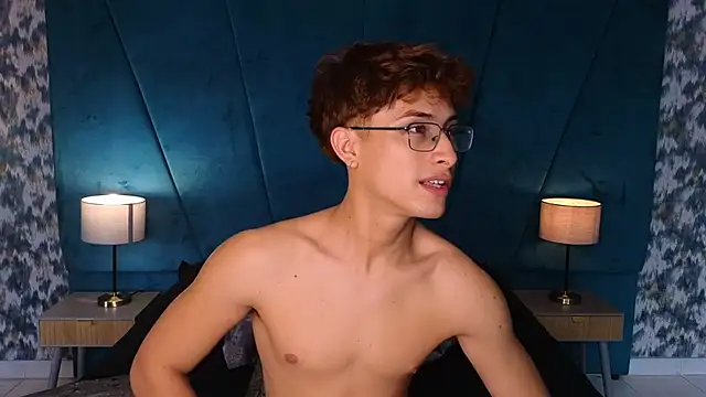 Aaron_Eze Live XXX-chat