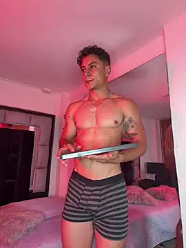 MR_MUSCLE élő XXX-chatje