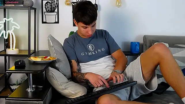 צ'אט XXX בשידור חי של ThomasEdisonn