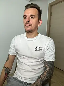 Chat +18 de Huge_cock22cm ao vivo