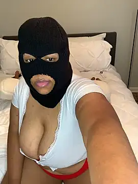 AmTrulyYours' Live XXX Chat