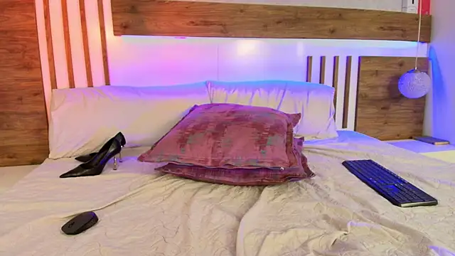 LucianaWainN's Live XXX Chat
