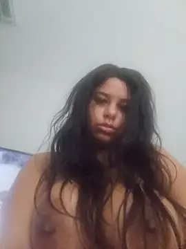 Naughtymodesty24 élő XXX-chatje