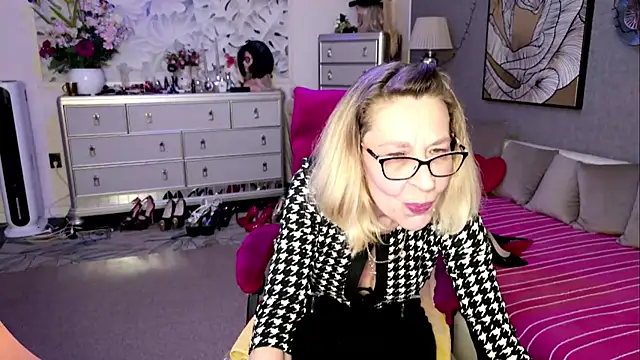HornyMilf_555's Live XXX Chat