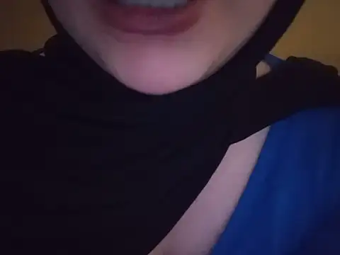 gizzz34 Adlı Modelin Canlı XXX Sohbeti
