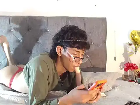 Онлайн чат XXX AndyMoonN