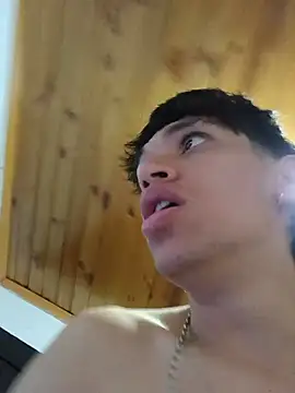 Chat +18 de H3ll_B0Y_ ao vivo