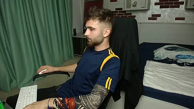 KyloEast élő XXX-chatje