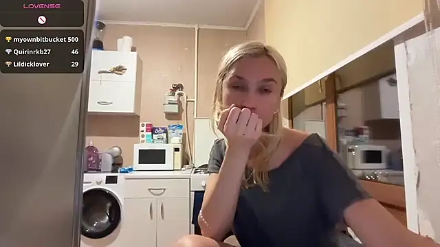AngelJeni élő XXX-chatje