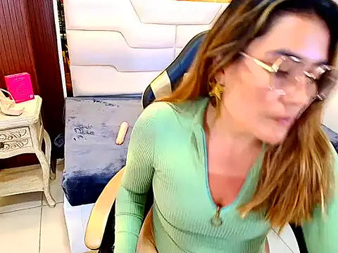 MiaAmadorVS: απευθείας συνομιλία ΧΧΧ