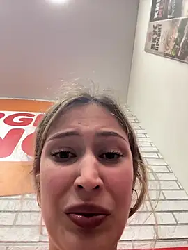 Chat +18 de blonde_exe ao vivo