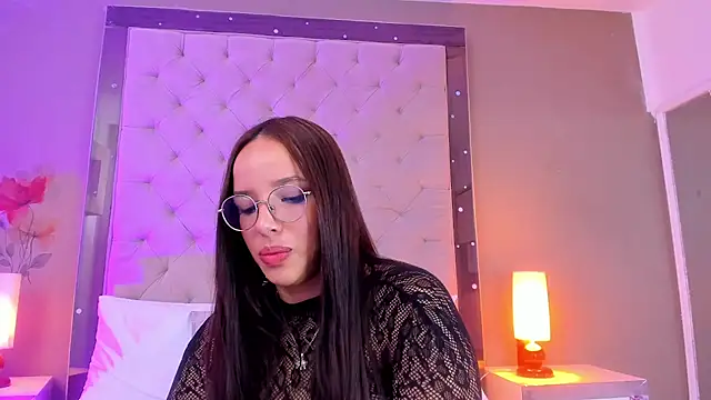 ValkyriaSteel's Live XXX Chat