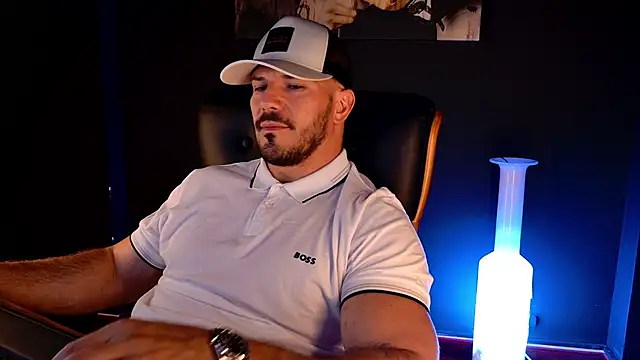 AngeloEric XXX чат на живо