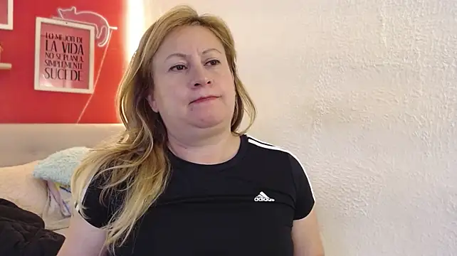 MonyCassius Live XXX-Chat