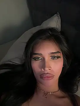 PrettyYoungHugeCockTS Adlı Modelin Canlı XXX Sohbeti