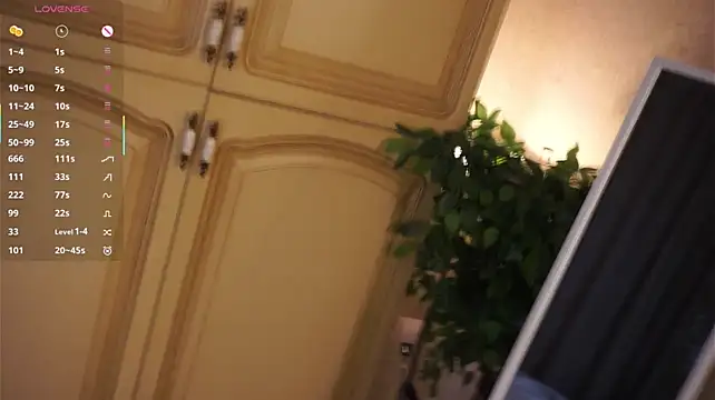 CaroleeMir's Live XXX Chat