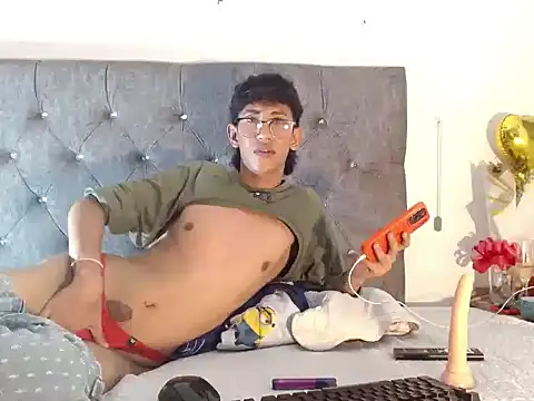 צ'אט XXX בשידור חי של AndyMoonN