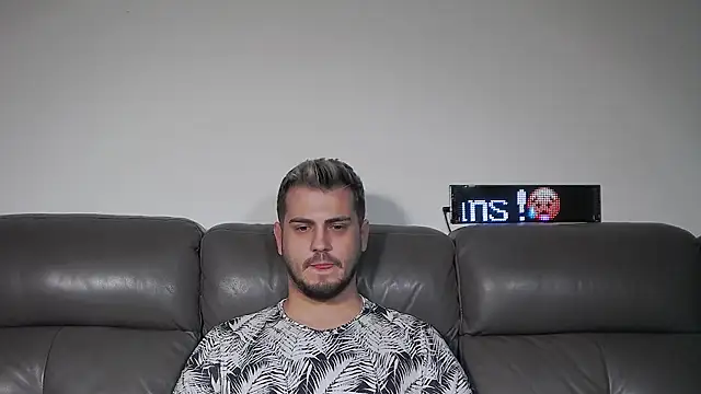 Chatroom XXX en direct de CrazyDom1