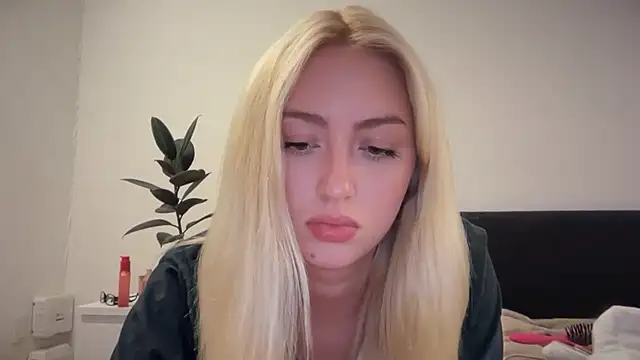 Kitty_Swetty live XXX chat
