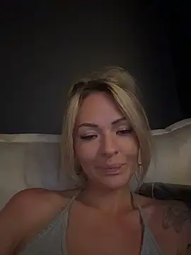 House_0f_Her-666's Live XXX Chat
