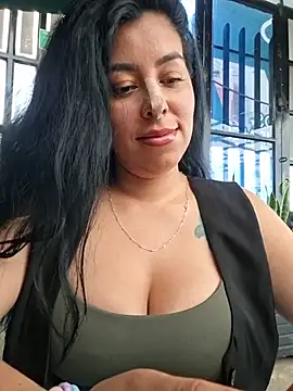 צ'אט XXX בשידור חי של Luianna