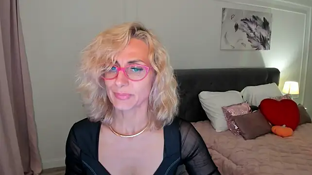 MuseOfStage Adlı Modelin Canlı XXX Sohbeti