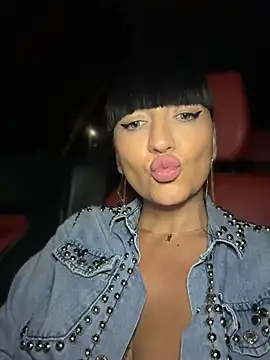 MysticCleo Adlı Modelin Canlı XXX Sohbeti