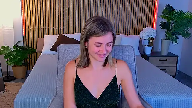 EmeraldGlow's Live XXX Chat