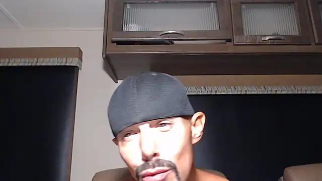 ThickD2C XXX чат на живо