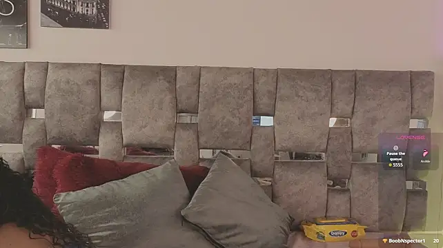 Chat +18 de emilyrouxe ao vivo