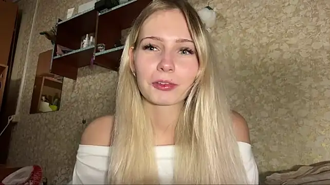 LynnMontiel élő XXX-chatje