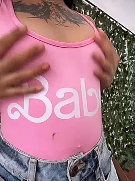 Shalom_pink17 Adlı Modelin Canlı XXX Sohbeti