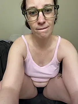 Chatroom XXX en direct de CreamedKitten