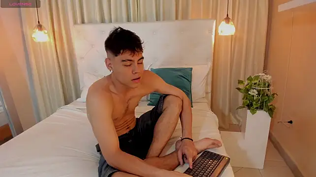 Lycan____n Live XXX chat