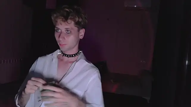 luvvLeo webkamerás műsora