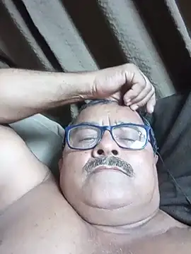 Misterymem63 Show in webcam