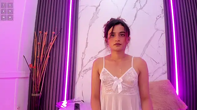 צ'אט XXX בשידור חי של petite_phoenix