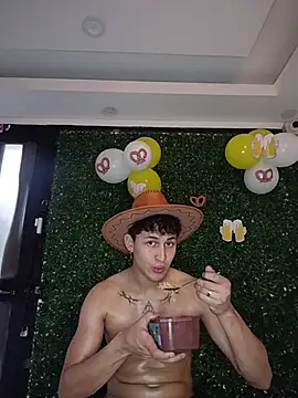 Axel_Romanov Adlı Modelin Canlı XXX Sohbeti