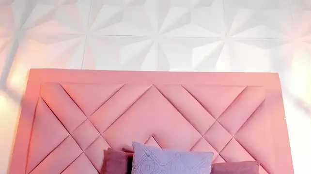 Caroline_daring Adlı Modelin Canlı XXX Sohbeti