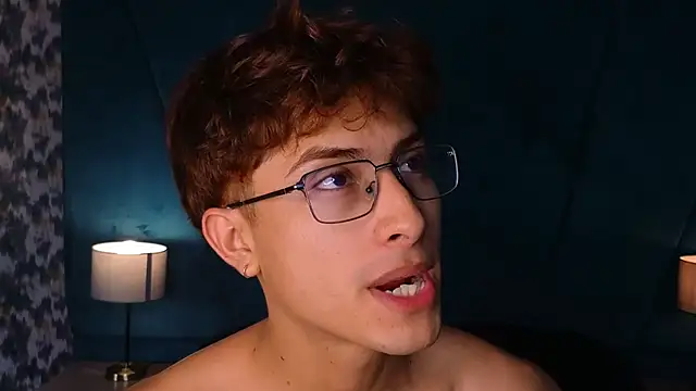 Aaron_Eze Live XXX-chat