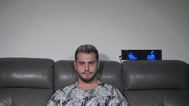 دردشة CrazyDom1 الجنسية المباشرة