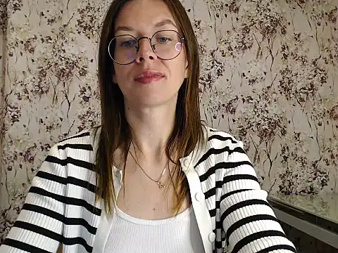 ElaraHart's Live XXX Chat