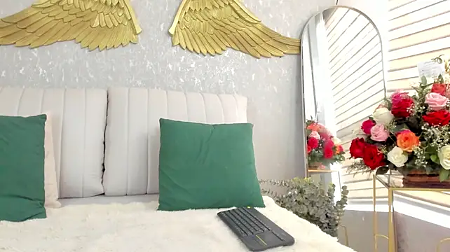 EmmaFerrary live XXX chat