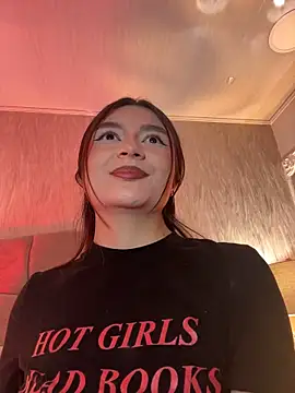 AmelieDarcy_ Adlı Modelin Canlı XXX Sohbeti