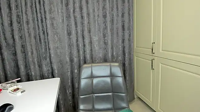 Chat +18 de Milf_Amelia ao vivo